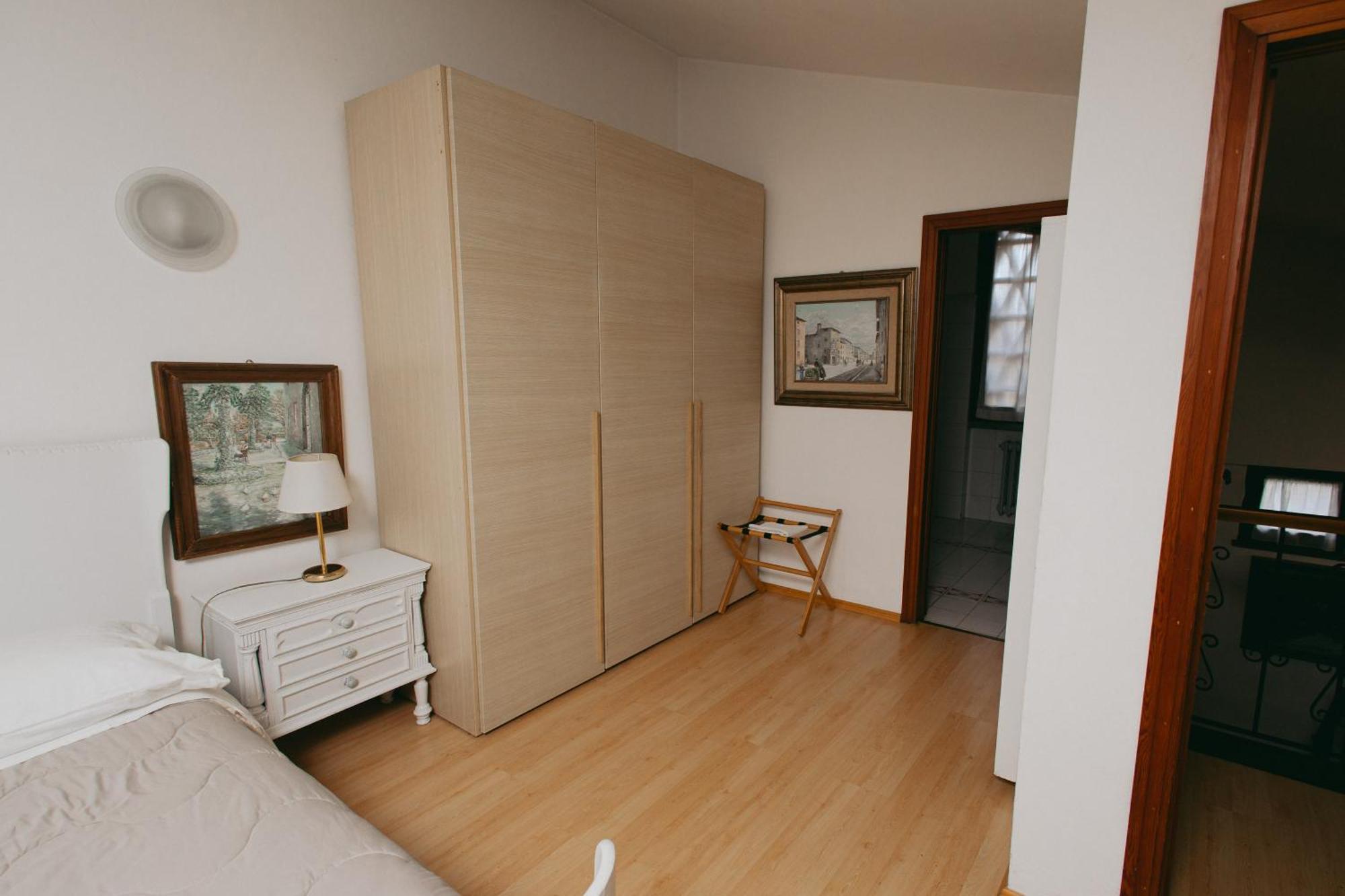 Отель Enzo'S House Лукка Экстерьер фото